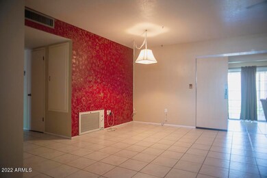 10418N106thAve_FamRm-1