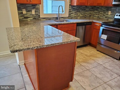 12107 Dove Cir, Laurel, MD 20708 - photo 5