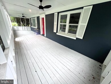 18304 Old Triangle Rd, Triangle, VA 22172 - photo 2