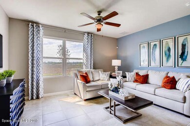 CALI-small-002-2-Living Room-666x444-72d