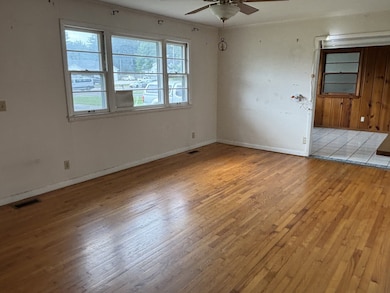 902 Mcarthur St, Manchester, TN 37355 - photo 5