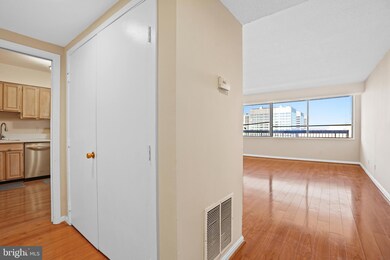 Skyline House unit 1509, Baileys Crossroads, VA 22041 - photo 2