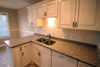 1711 Chesapeake Ln unit 4, Schaumburg, IL 60193 - photo 3