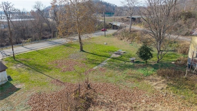 747 Virginia St, Marietta, OH 45750 - photo 2