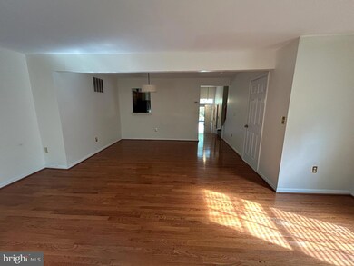 917 Dunloring Ct, Upper Marlboro, MD 20774 - photo 4