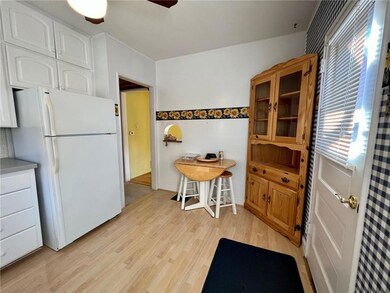 911 W 4th St S, Newton, IA 50208 - photo 6