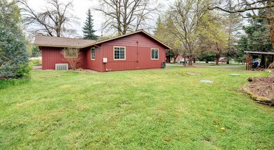 8607 E Evans Creek Rd, Rogue River, OR 97537 - photo 6