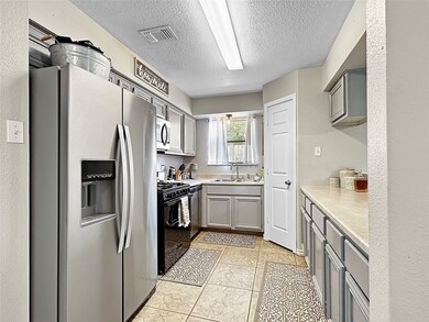 1115 Baker Dr, Tomball, TX 77375 - photo 5