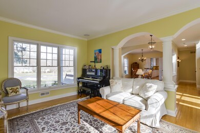 008_Living Room