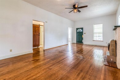 811 W Morgan St, Denison, TX 75020 - photo 6