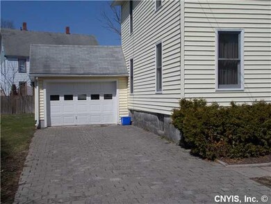 Garage oversized garage, paver driveway, garage do