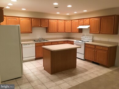 14047 Sweet Vale Dr, Hagerstown, MD 21742 - photo 2