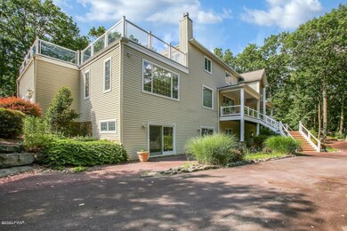 801 Overlook Ct, Hawley, PA 18428 - photo 2