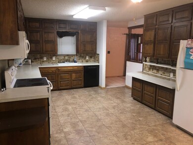 702 S Jefferson St, Hugoton, KS 67951 - photo 7