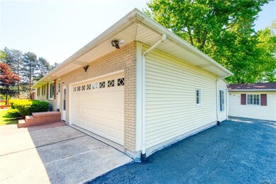 3126 Krueger Rd, North Tonawanda, NY 14120 - photo 4