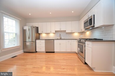 7765 Shootingstar Dr, Springfield, VA 22152 - photo 6