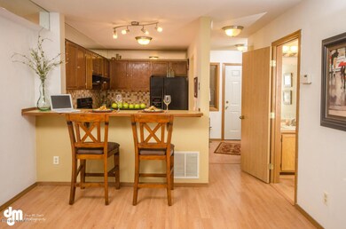 Kitchen/Bar
