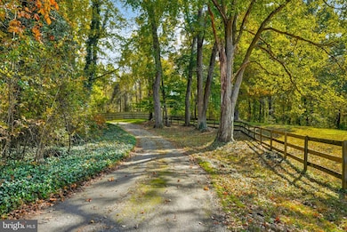 385 Mill Swamp Rd, Edgewater, MD 21037 - photo 2