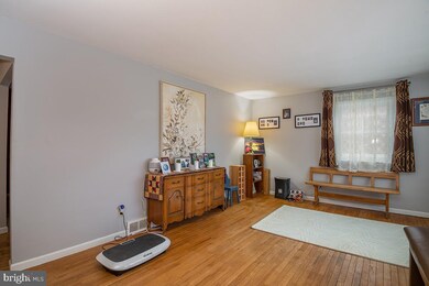 1109 Lilac Ln, Reading, PA 19609 - photo 6