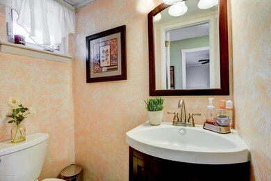 005_Half Bath