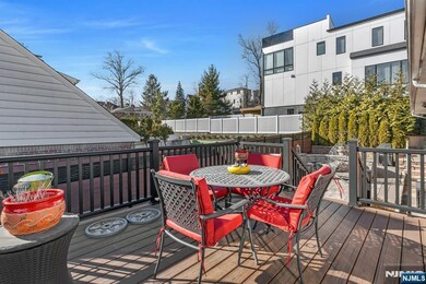 60 Edgewater Rd, Cliffside Park, NJ 07010 - photo 5
