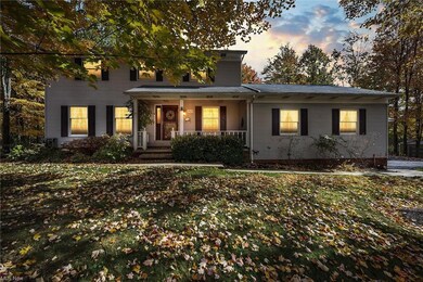 209 Greenview Dr, Aurora, OH 44202 - photo 2