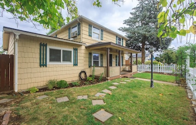 854 W 2nd St, Medford, OR 97501 - photo 2