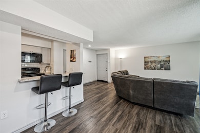 6050 Melody Ln unit 107, Dallas, TX 75231 - photo 5