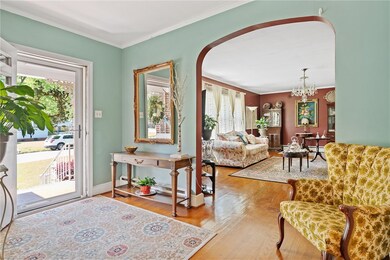 FOYER & LIVING ROOM