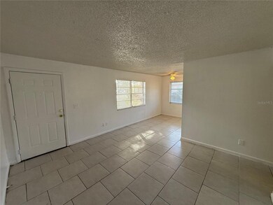 209 NW Jefferson Cir N unit 10, Saint Petersburg, FL 33702 - photo 3