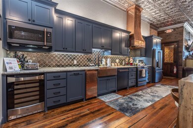 113 S Commerce St, Gainesville, TX 76240 - photo 2