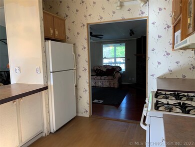 200 Walnut Creek St, Chouteau, OK 74337 - photo 7