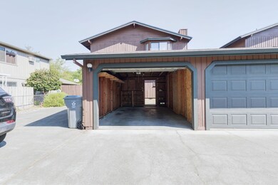 410 NE Anderson St unit C, Grants Pass, OR 97526 - photo 2