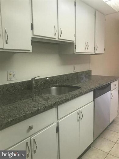 2244 Castle Rock Square unit 22C, Reston, VA 20191 - photo 2