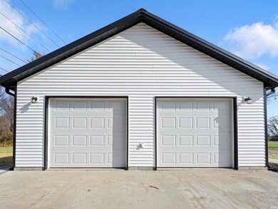 103 E Warren St, Mitchell, IN 47446 - photo 5