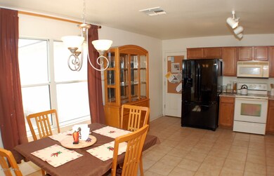 Dining area & Kitchen