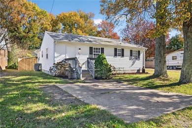 32 Franktown Rd, Hampton, VA 23663 - photo 2