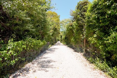 Grand, Private Entry