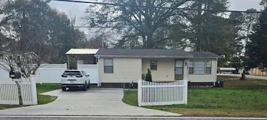 View of front facade with a front lawn
