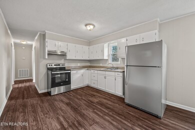 21 Lee St, Crossville, TN 38555 - photo 4