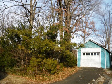 54 Latourette Detached Rear Garage sit