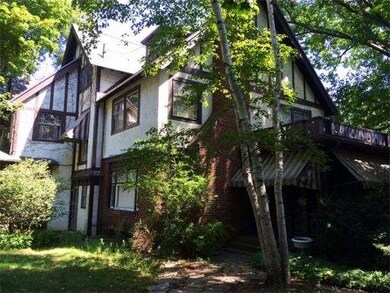 37 Sycamore St, Holyoke, MA 01040 - photo 2