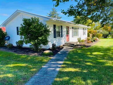 305 E Dustman Rd, Bluffton, IN 46714 - photo 2