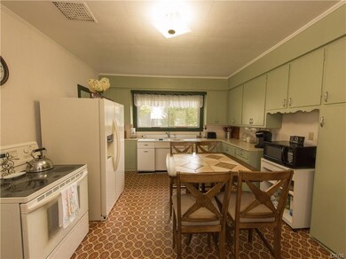 Spacious eat in kitchen with abundance of cupboard