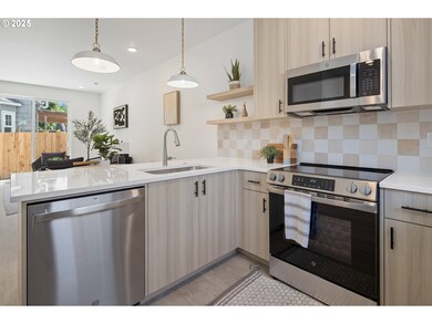 4514 NE Wygant St, Portland, OR 97218 - photo 4