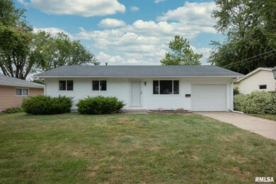 4634 Candlelight Dr, Davenport, IA 52806 - photo 2