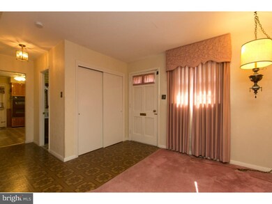 433 Linden Cir, Lafayette Hill, PA 19444 - photo 5