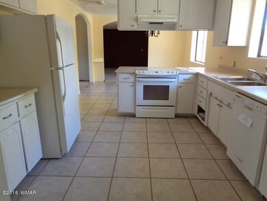 023-269196 Kitchen 2