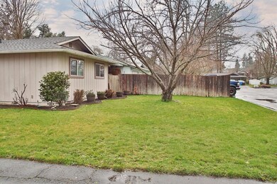 1071 Omaha Dr, Grants Pass, OR 97527 - photo 2