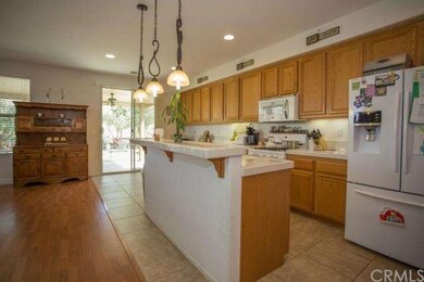 LARGE OPEN KITCHEN